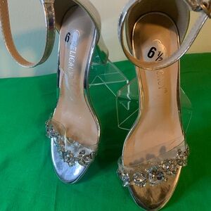 DELICACY. Silver Ankle strap heels with rhinestone embellishments.
Size 6.5